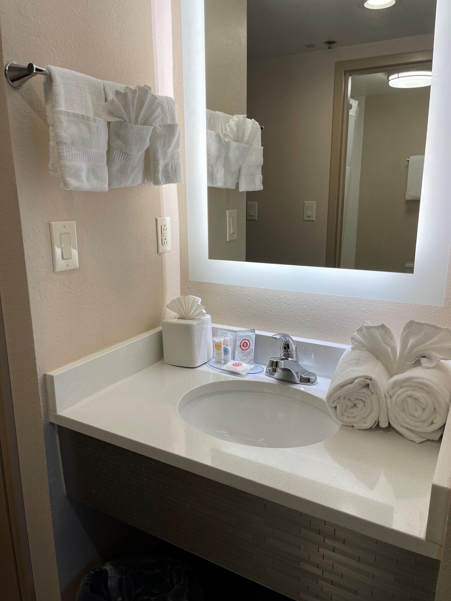 Days Inn By Wyndham Horsham Philadelphia Экстерьер фото