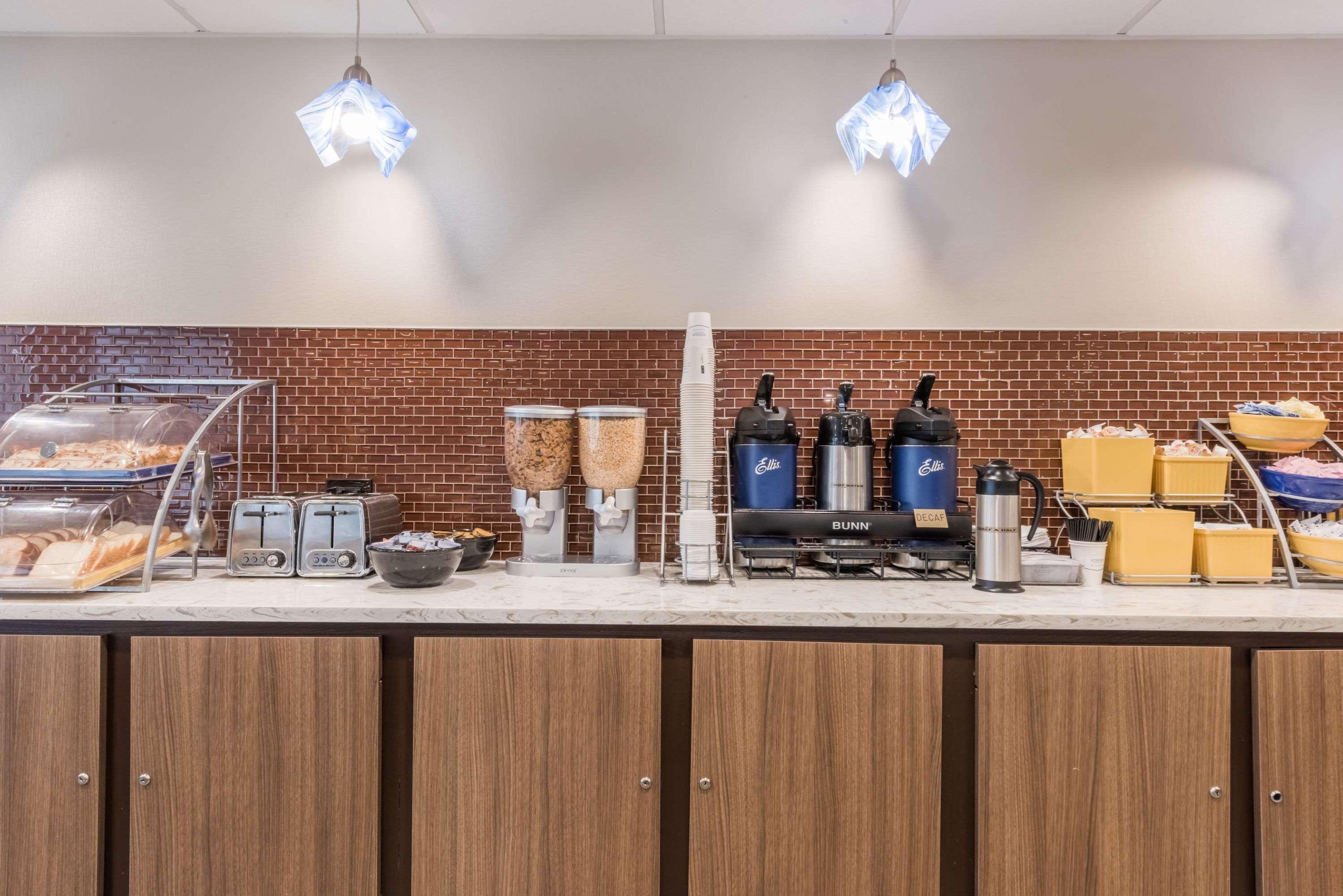 Days Inn By Wyndham Horsham Philadelphia Экстерьер фото