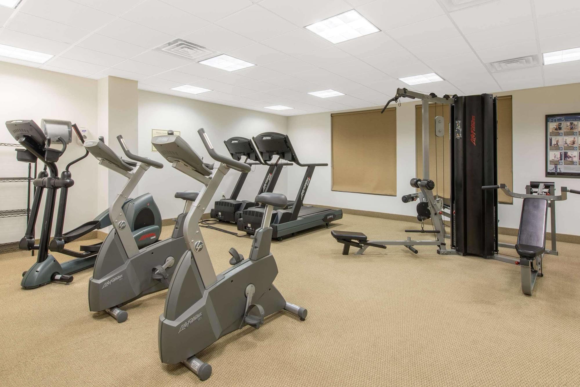 Days Inn By Wyndham Horsham Philadelphia Экстерьер фото