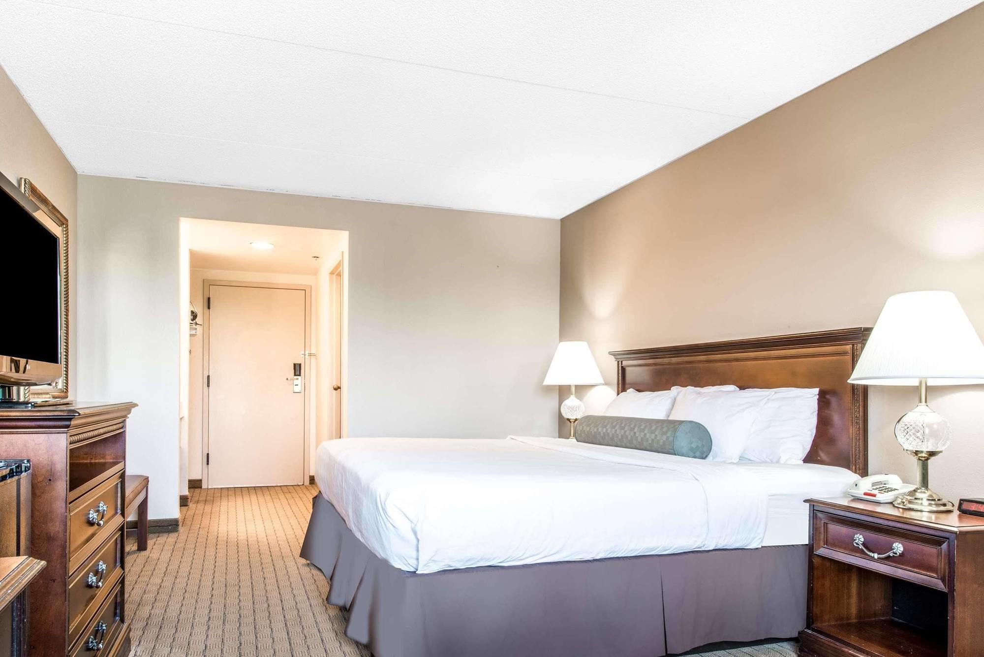 Days Inn By Wyndham Horsham Philadelphia Экстерьер фото