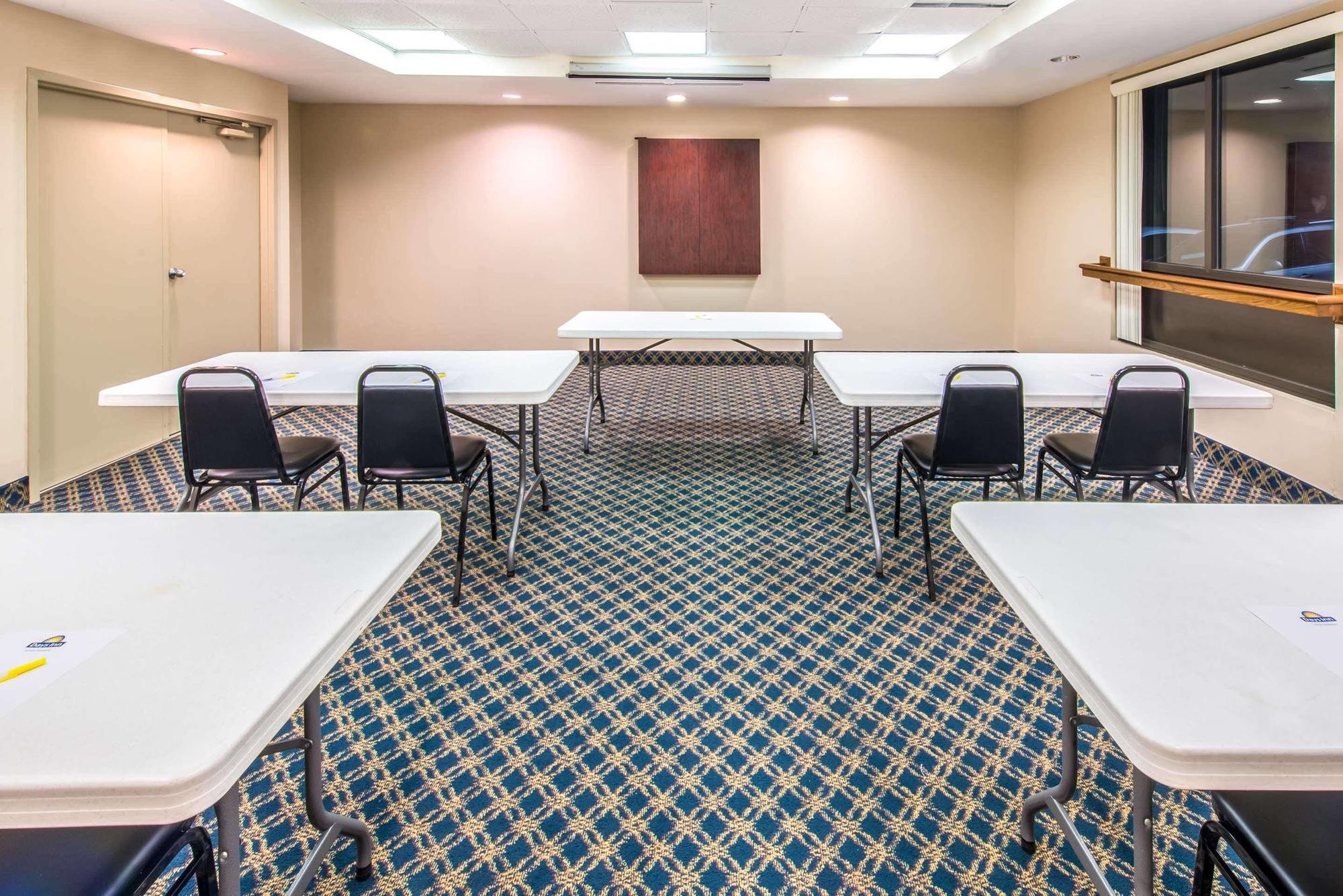 Days Inn By Wyndham Horsham Philadelphia Экстерьер фото
