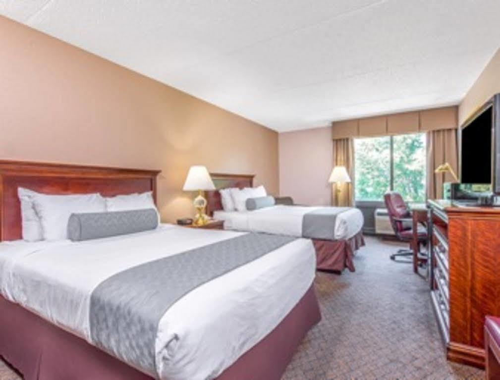 Days Inn By Wyndham Horsham Philadelphia Экстерьер фото