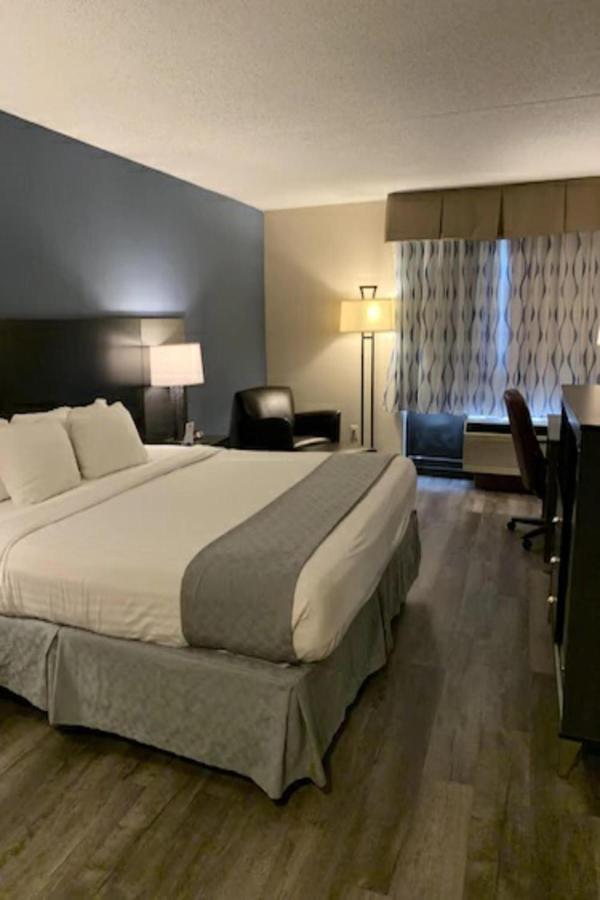 Days Inn By Wyndham Horsham Philadelphia Экстерьер фото