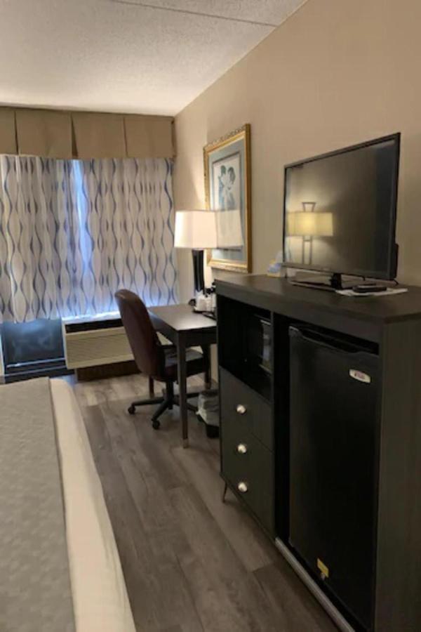Days Inn By Wyndham Horsham Philadelphia Экстерьер фото